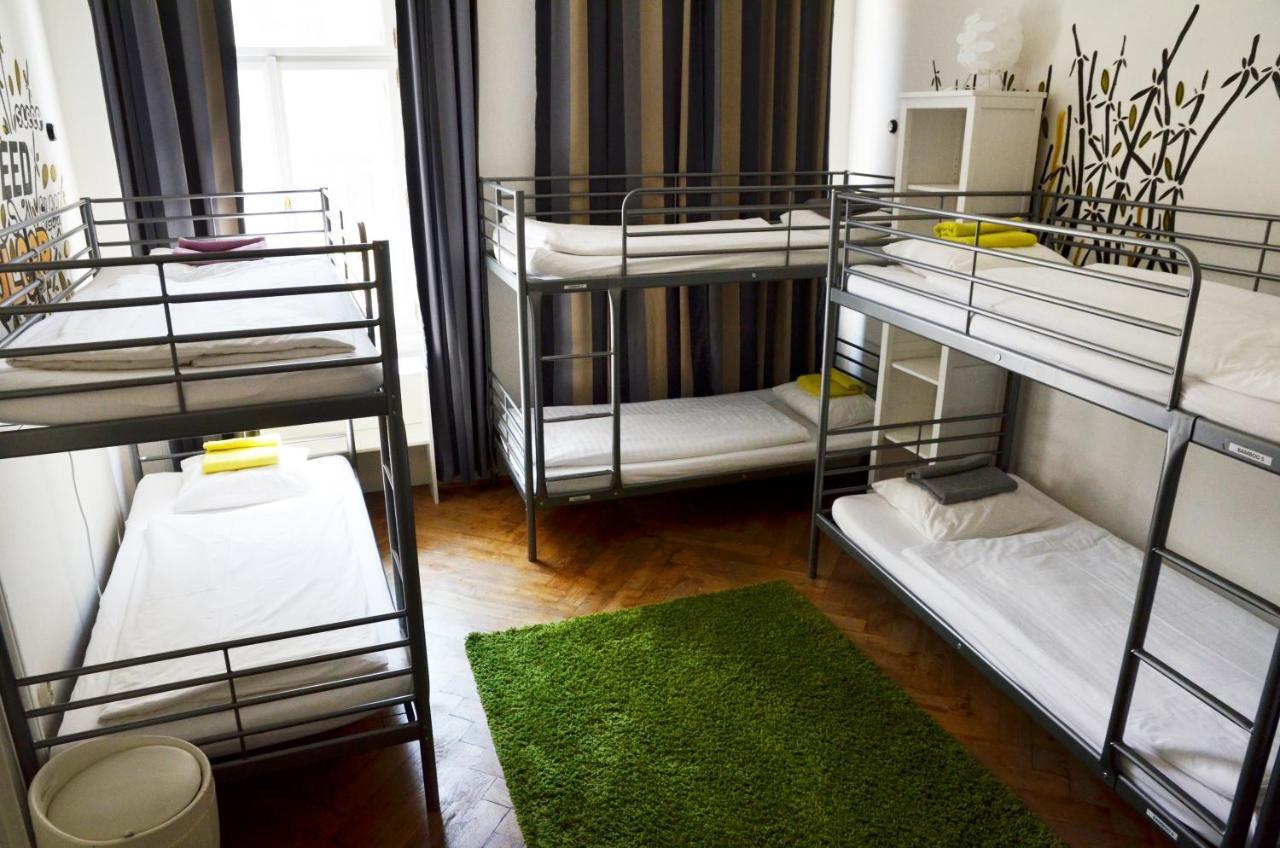 The Republic Garden Hostel Praga Exterior foto