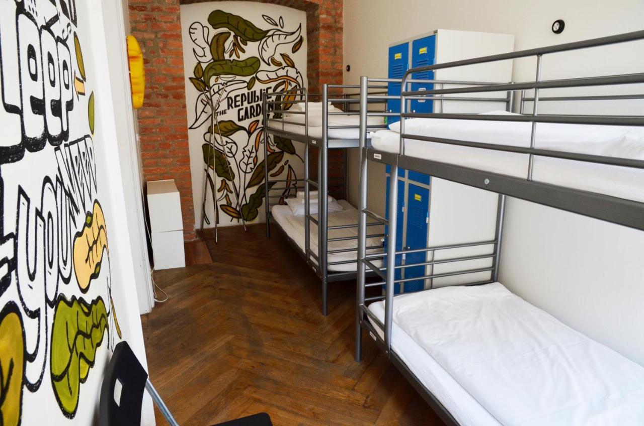 The Republic Garden Hostel Praga Exterior foto