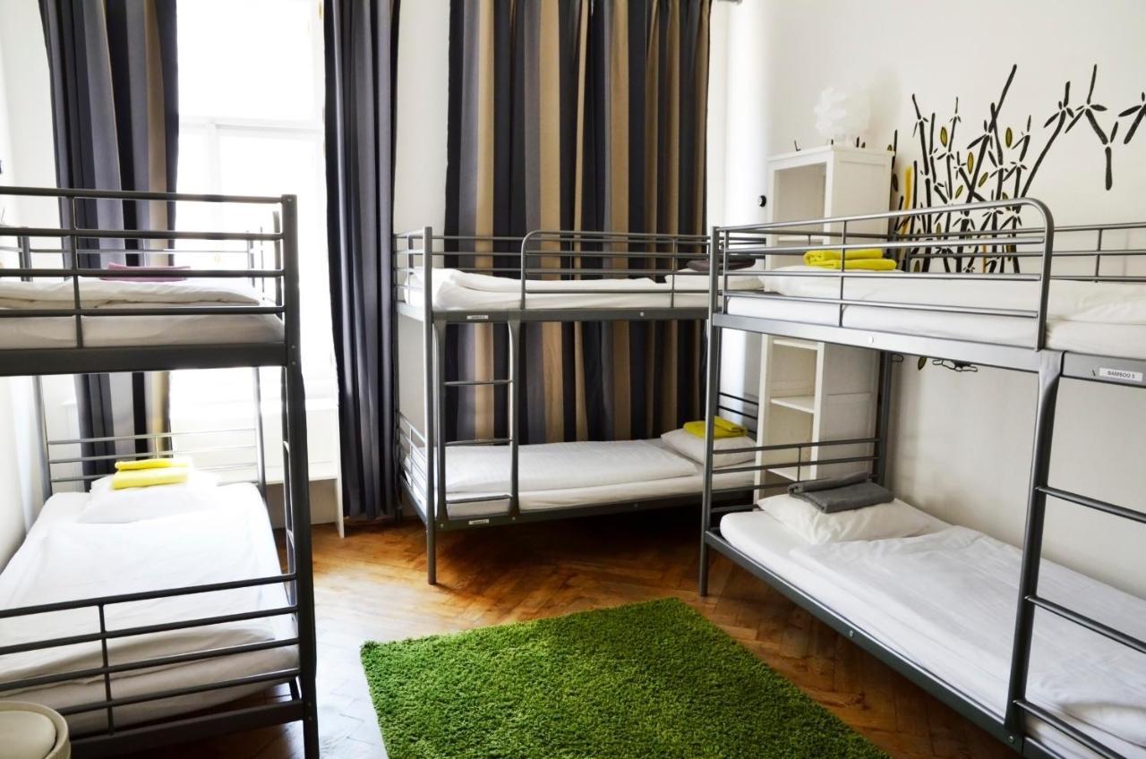 The Republic Garden Hostel Praga Exterior foto