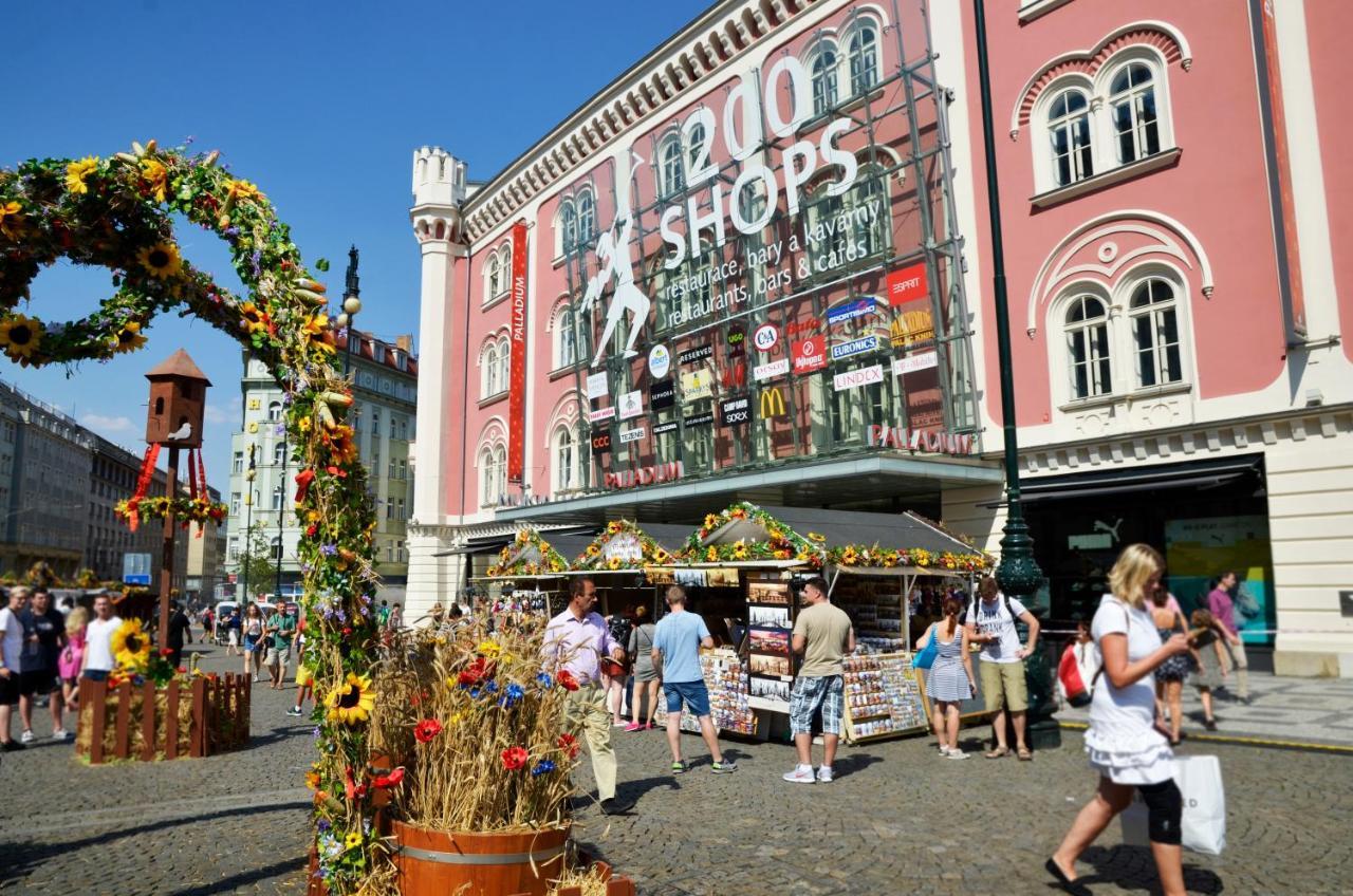 The Republic Garden Hostel Praga Exterior foto