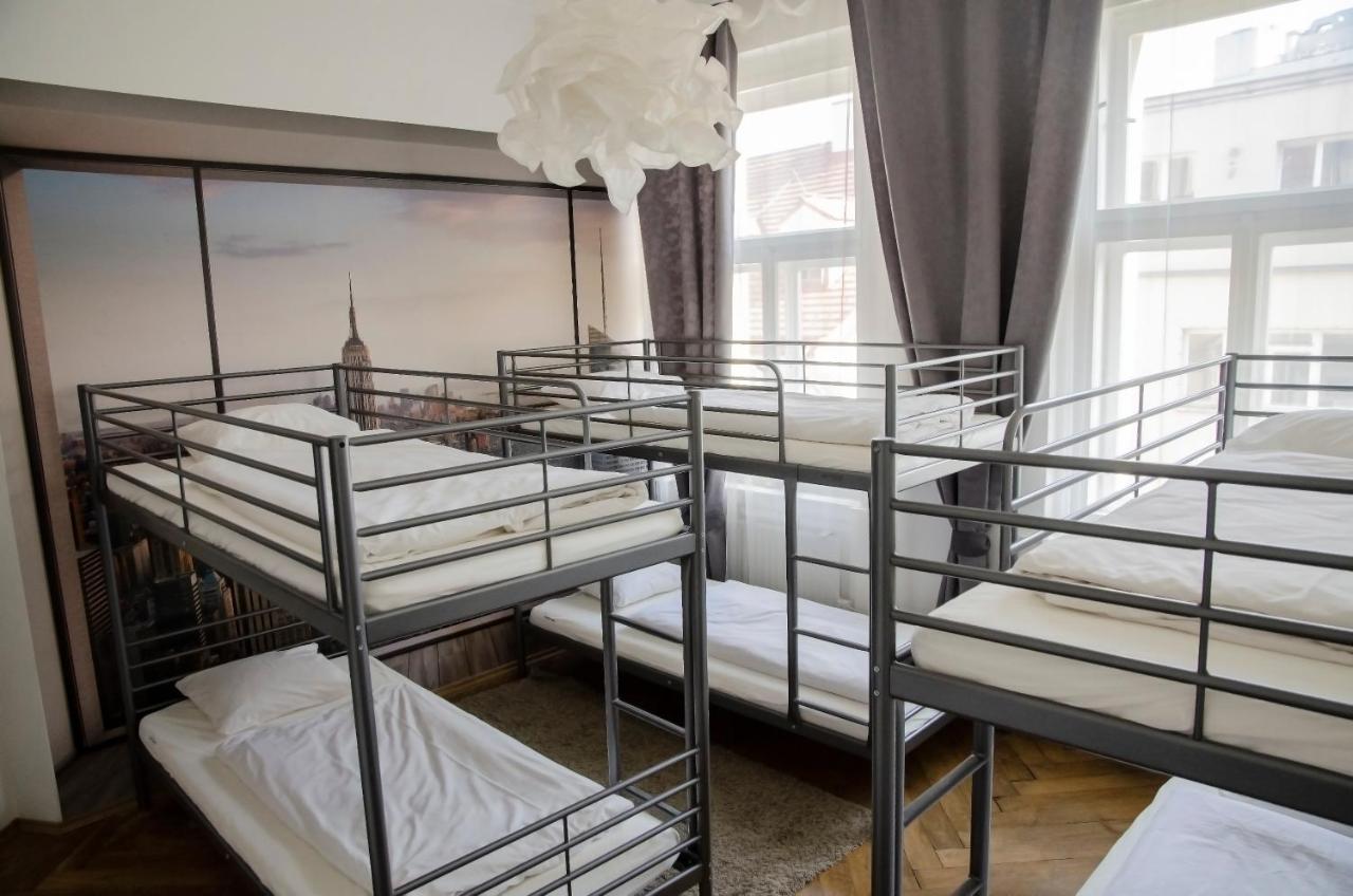 The Republic Garden Hostel Praga Exterior foto
